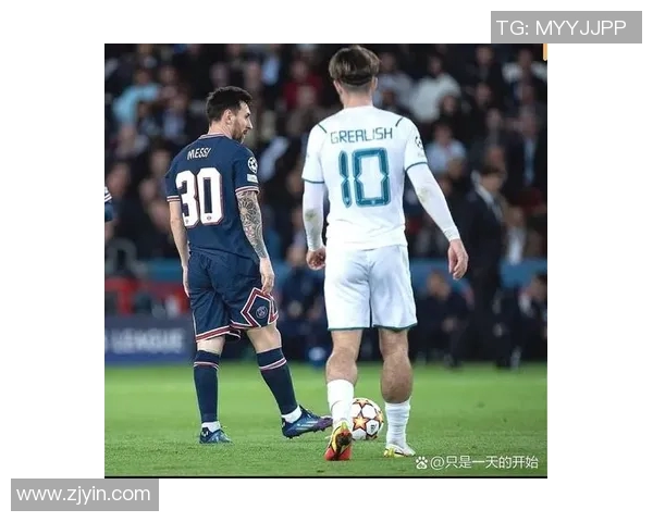 特别强壮的足球明星如何在赛场上展现力量与技巧的完美结合